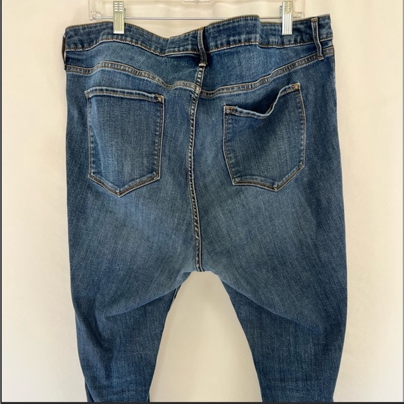 Old Navy Jeans - Picture 5 of 8